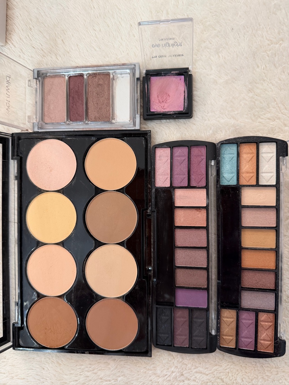 L.A. colors makeup and eyeshadow bundle 5 compacts/pallets EUC. tB - Picture 1 of 7